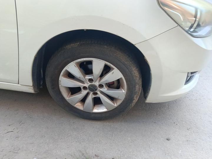 L60 2015 1.6L MT photo 8