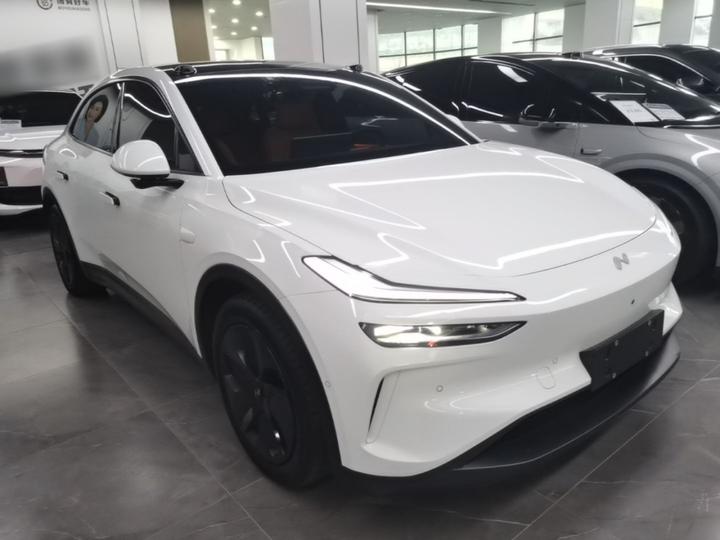 L60 2024 60kWh RWD photo 3