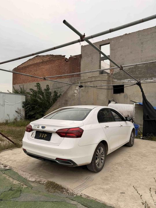 Emgrand 2018 1.5L CVT photo 6