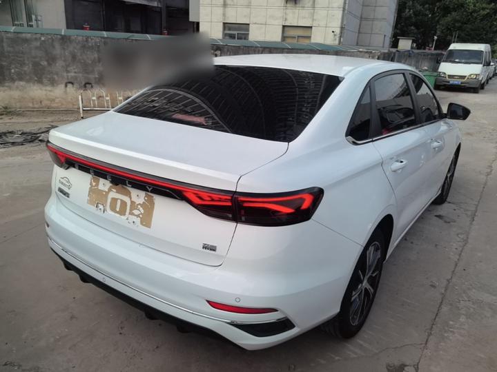 Emgrand 2022 4 1.5L CVT Flagship photo 6