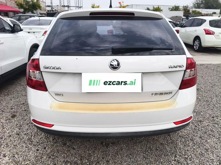 Rapid Spaceback 2018 1.6L AT Standard photo 5