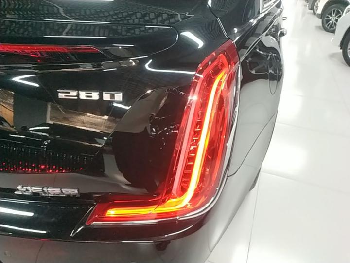 XTS 2018 28T Tech photo 7