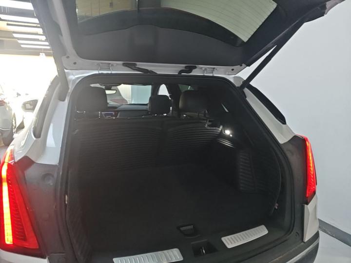 XT5 2020 Facelift 28T Luxury photo 8