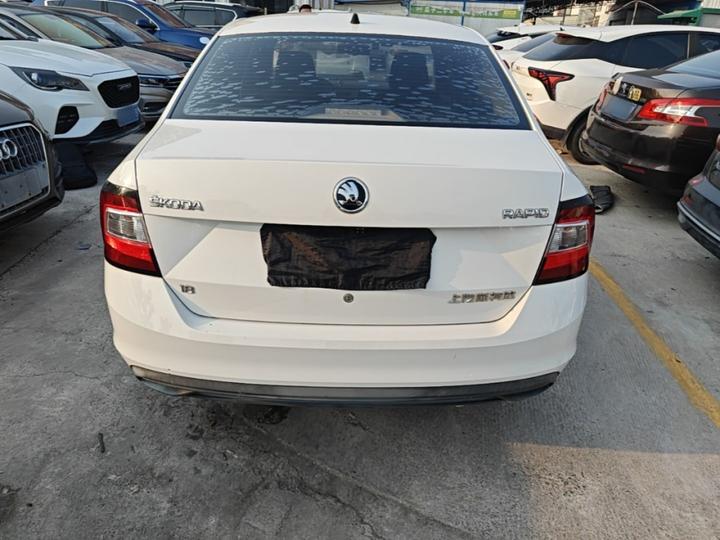 Rapid 2018 1.6L MT Standard photo 5