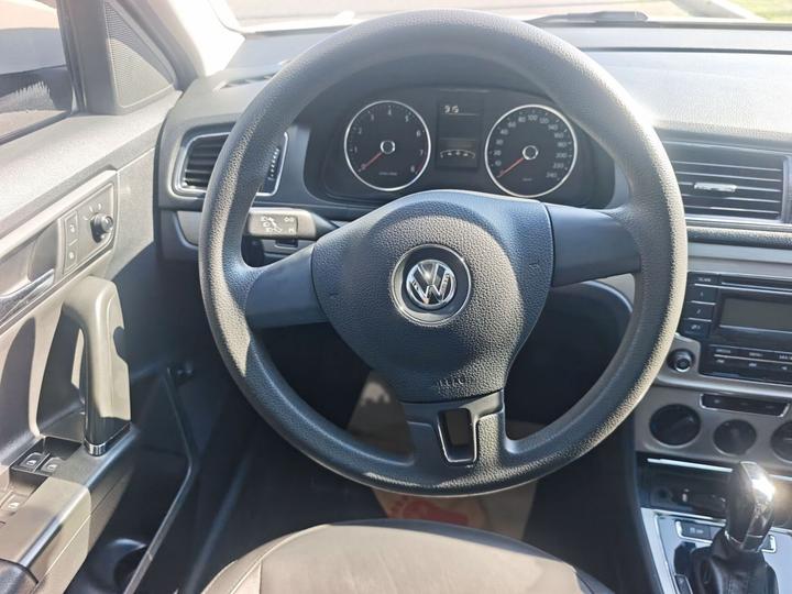 Lavida 2013 Facelift Classic 1.6L AT Comfort photo 3