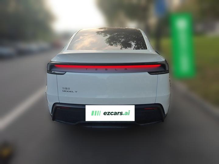 Model Y 2025 RWD photo 5