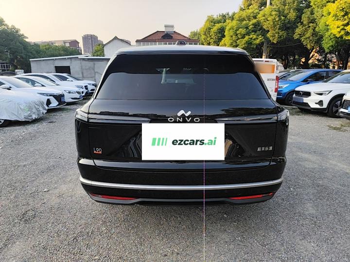 L90 2025 Ultra 6-Seater 85 photo 3