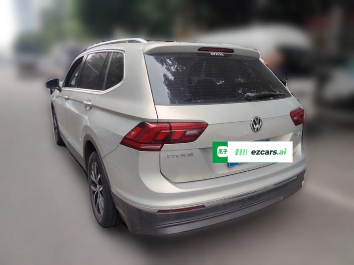 Tiguan L 2017 330TSI AT RWD Luxury photo 4