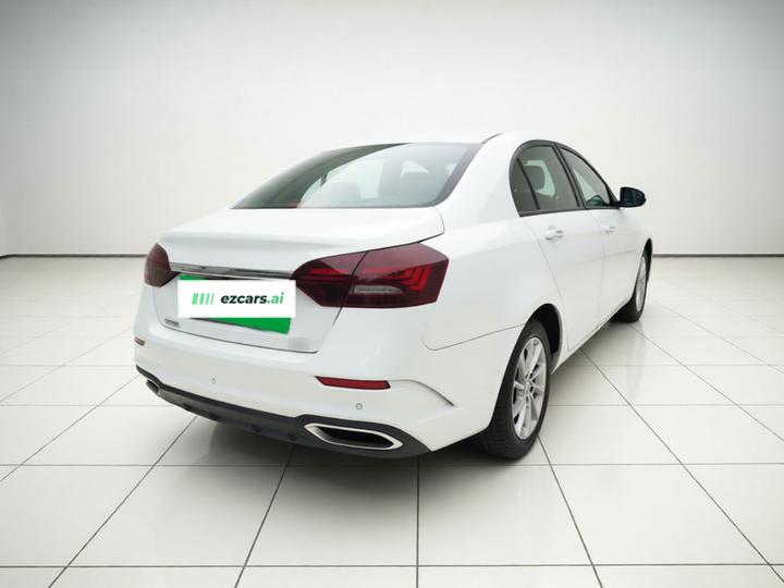 Emgrand 2020 1.5L MT Luxury photo 6