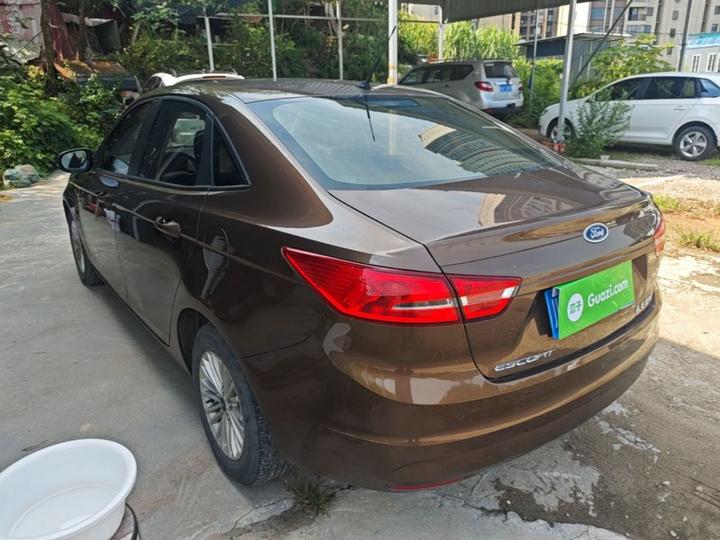 Escort 2015 1.5L AT Comfort photo 4