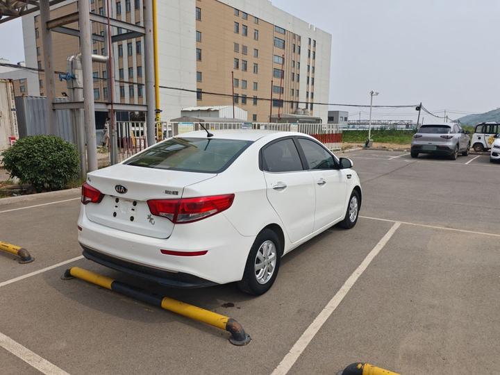 K2 2015 Sedan 1.4L AT GLS photo 4