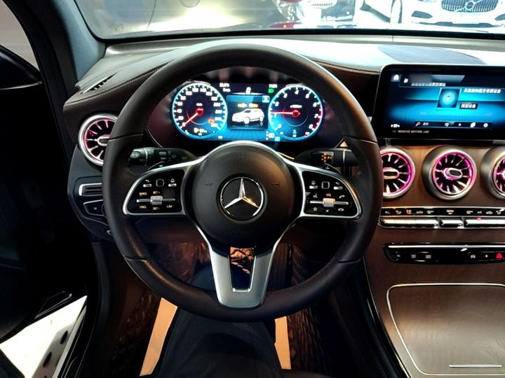GLC 2022 Facelift GLC 260 L 4MATIC Luxury photo 6
