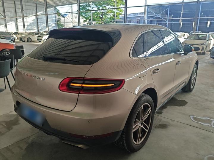 2017 Macan 2.0T photo 6