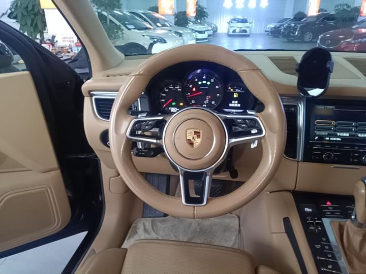 2016 Macan 2.0T photo 2