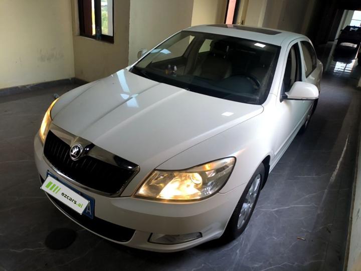 Octavia 2015 Classic 1.6L MT
