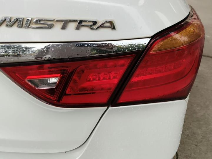 Mistra 2016 1.8L AT Premium DLX photo 7