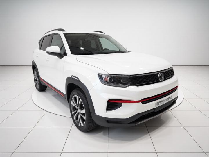 CS35PLUS 2022 1.6L MT Luxury photo 3