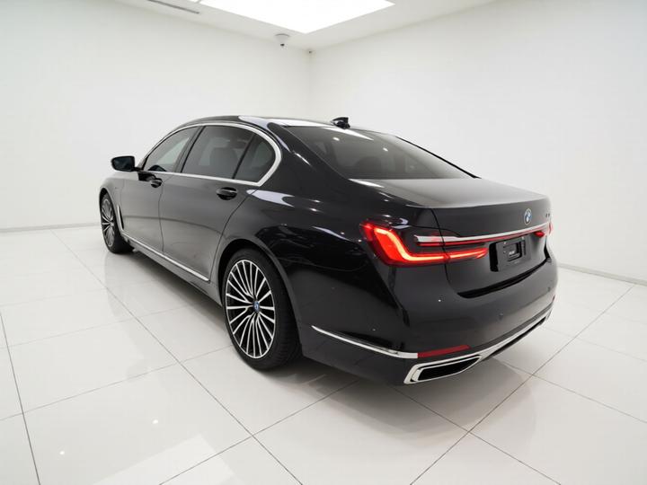 7 Series 2021 740Li Leading Luxury photo 4