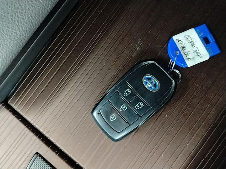 Sienna 2021 2.5L Hybrid Comfort photo 8