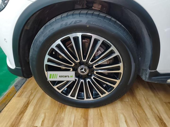 GLC 2018 GLC 200 4MATIC photo 2