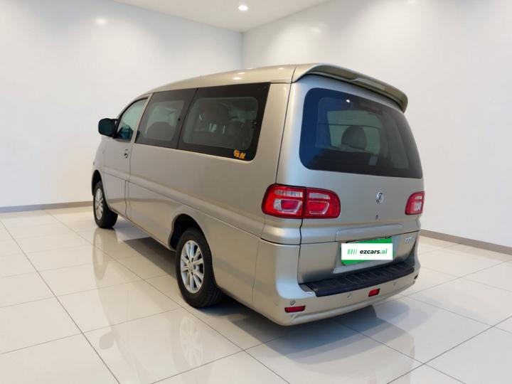Lingzhi 2020 M5 1.6L Luxury 7-Seater photo 4