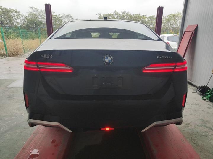 5 Series 2025 530Li Exclusive M Sport Package photo 5