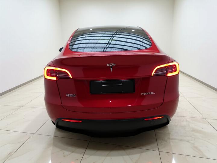 Model Y 2024 RWD photo 5