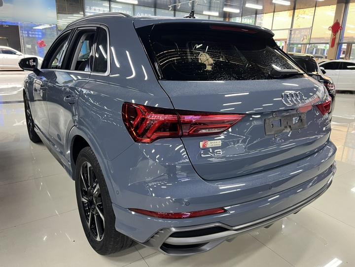 Q3 2022 40 TFSI RS photo 3