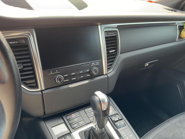 2017 Macan 2.0T photo 5