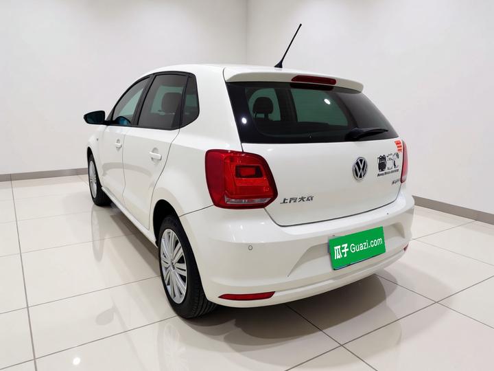 Polo 2016 1.6L AT Comfort photo 4