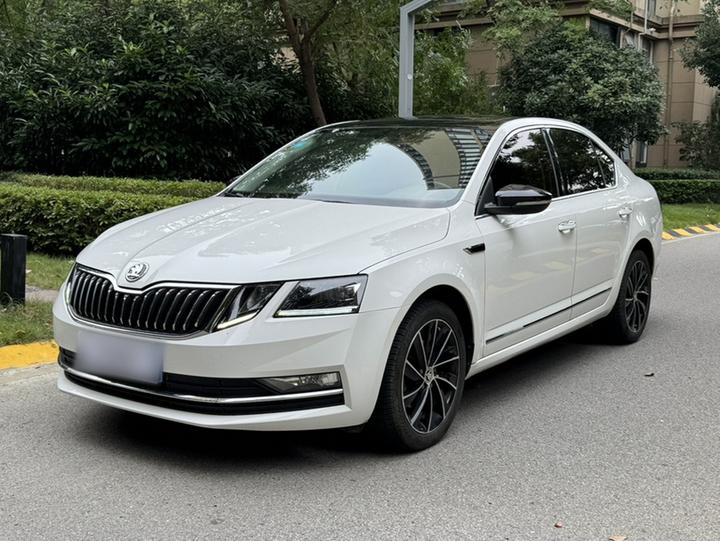Octavia 2018 TSI280 DSG Luxury