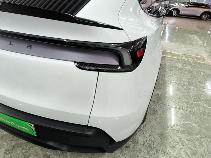 Model Y L 2025 Long Range AWD photo 7
