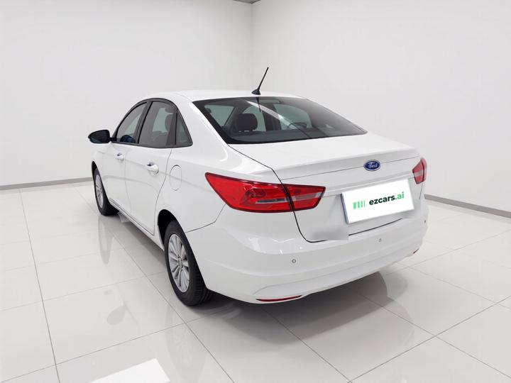 Escort 2015 1.5L MT Comfort photo 4