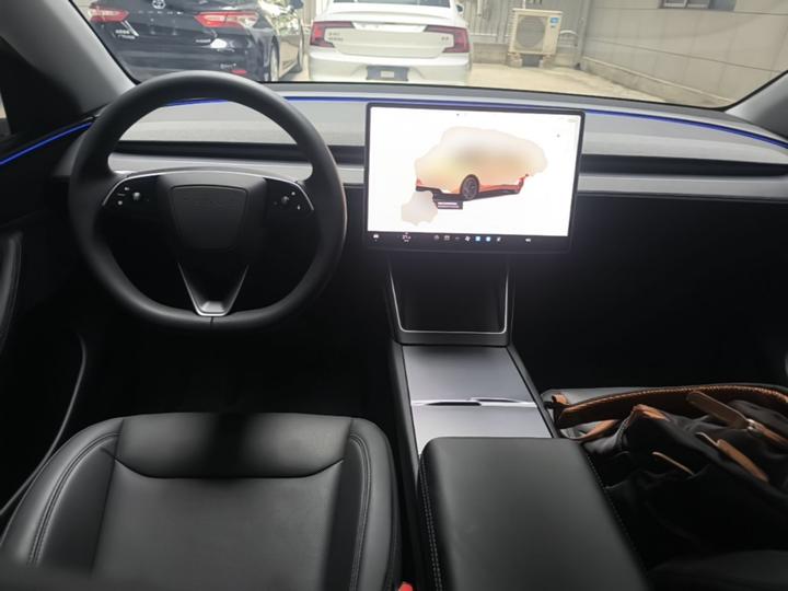 Model Y 2025 RWD photo 5