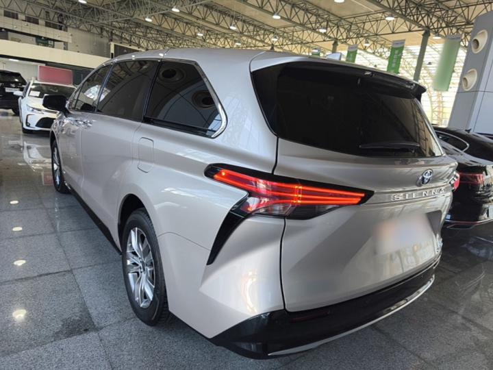 Sienna 2024 2.5L Hybrid AWD Premium photo 4