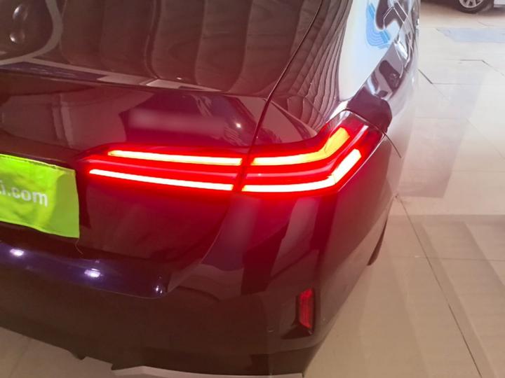 5 Series 2025 530Li Leading M Sport Package photo 7