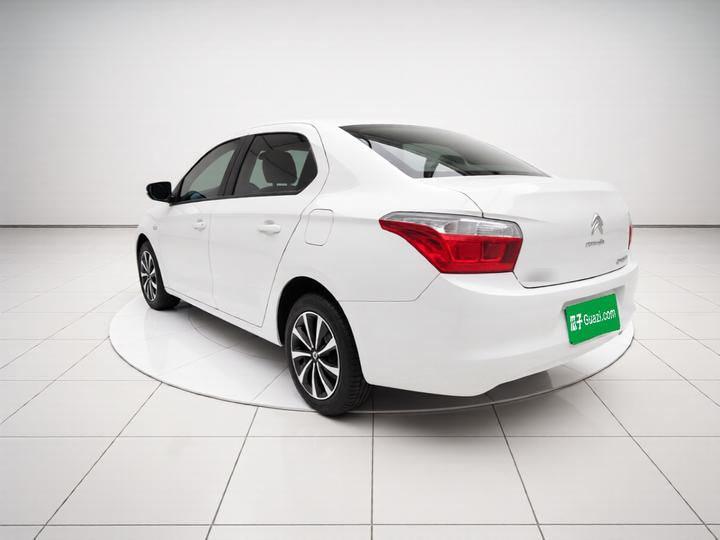 2014 1.6L MT Fashion photo 4