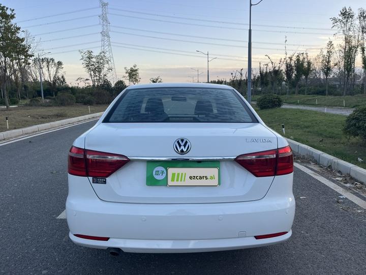 Lavida 2013 Facelift Classic 1.6L AT photo 5