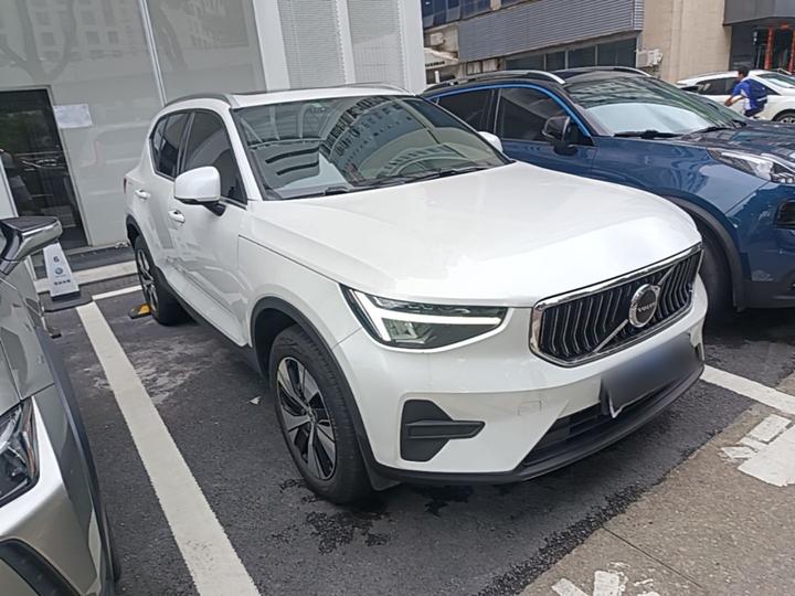 XC40 2023 B3 Luxury photo 3