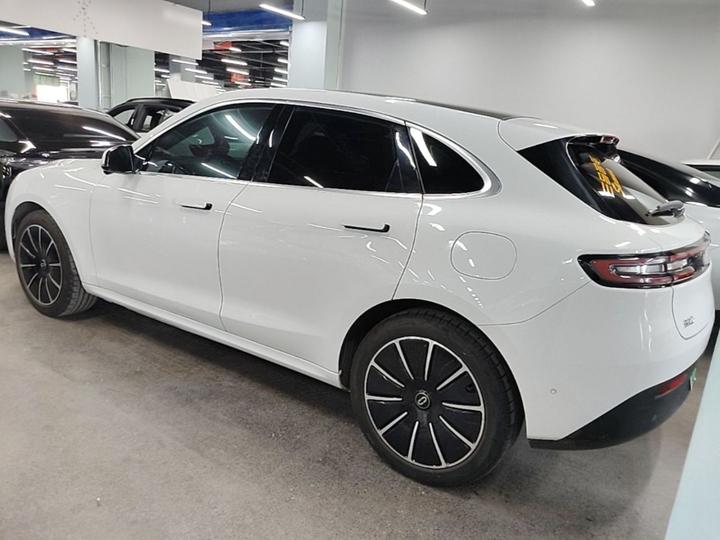 HIMA AITO M5 2022 EV AWD Performance photo 4