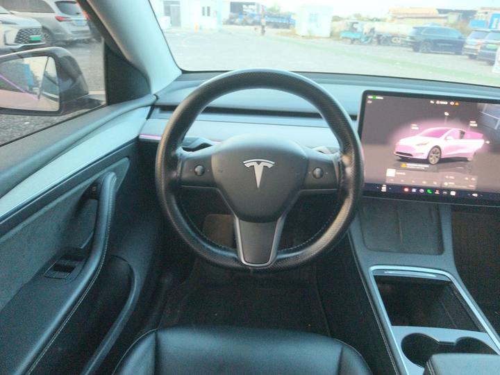 Model Y 2024 RWD photo 7
