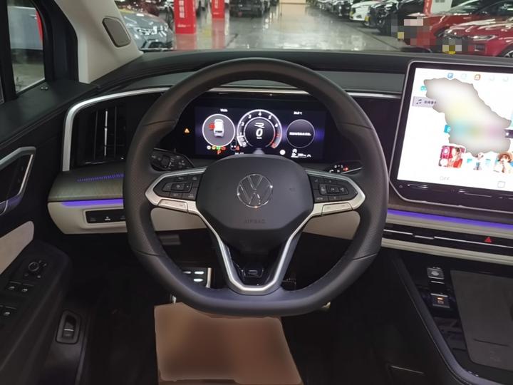 2026 450TSI AWD Flagship 6-Seater photo 6