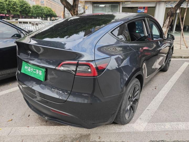 Model Y 2024 RWD photo 6