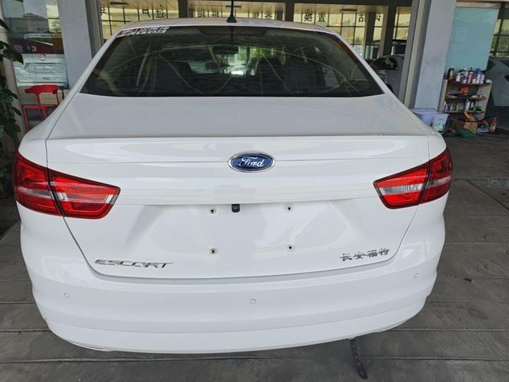 Escort 2017 1.5L AT Comfort photo 3