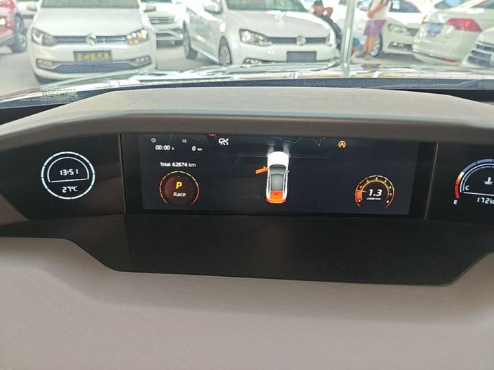 UNI-V 2022 1.5T Premium photo 7