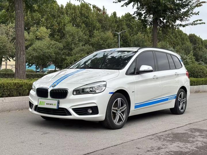 2 Series Wagon 2015 218i Sport Design Package