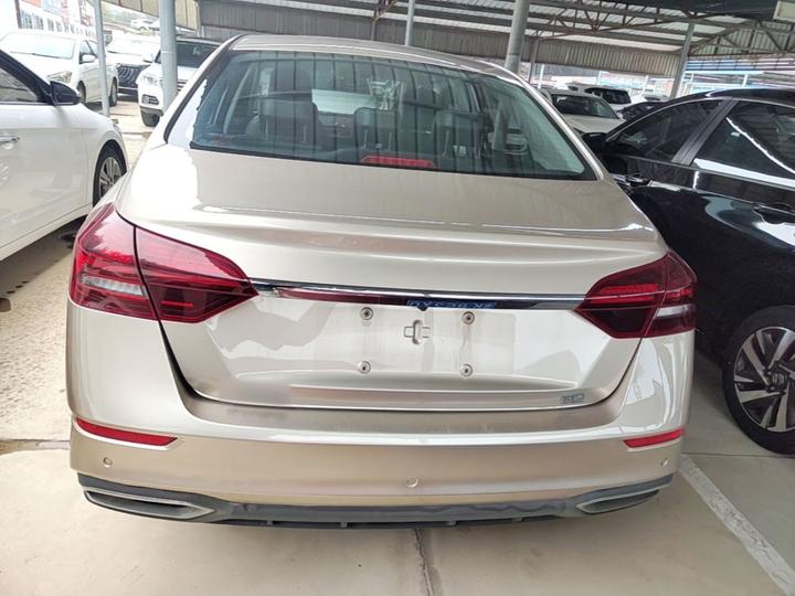 Emgrand 2021 UP 1.5L MT Luxury photo 3