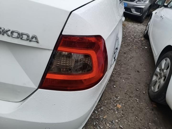 Rapid 2015 1.6L AT photo 7