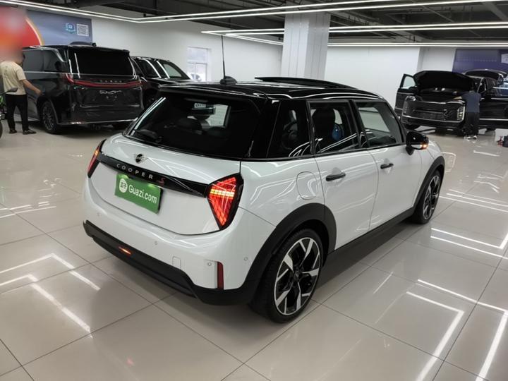 2025 2.0T COOPER S 5-Door photo 4