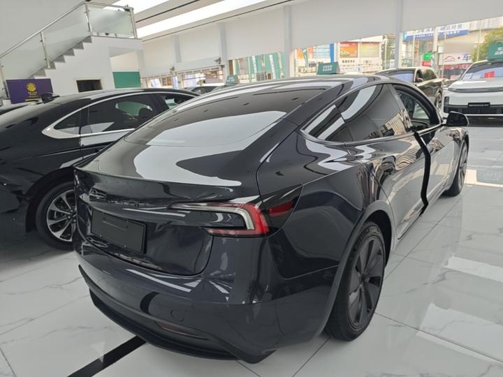Model 3 2023 RWD photo 6